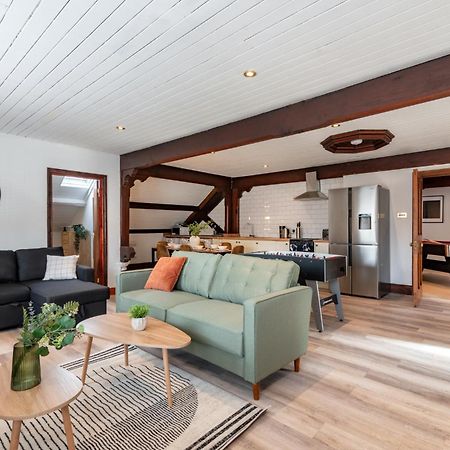 Madison House - Converted Church 5 Bed Pontypool Εξωτερικό φωτογραφία