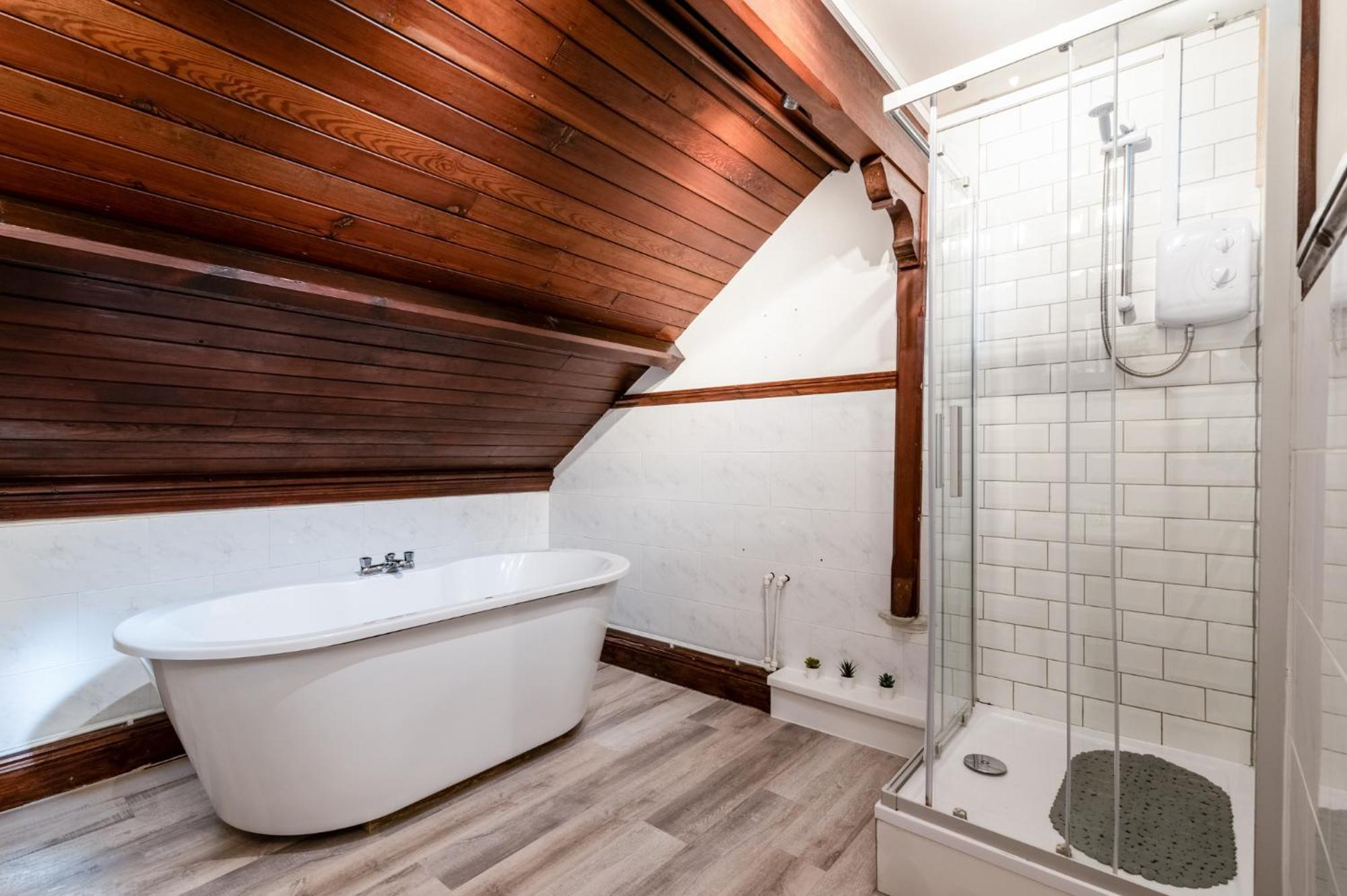 Madison House - Converted Church 5 Bed Pontypool Εξωτερικό φωτογραφία