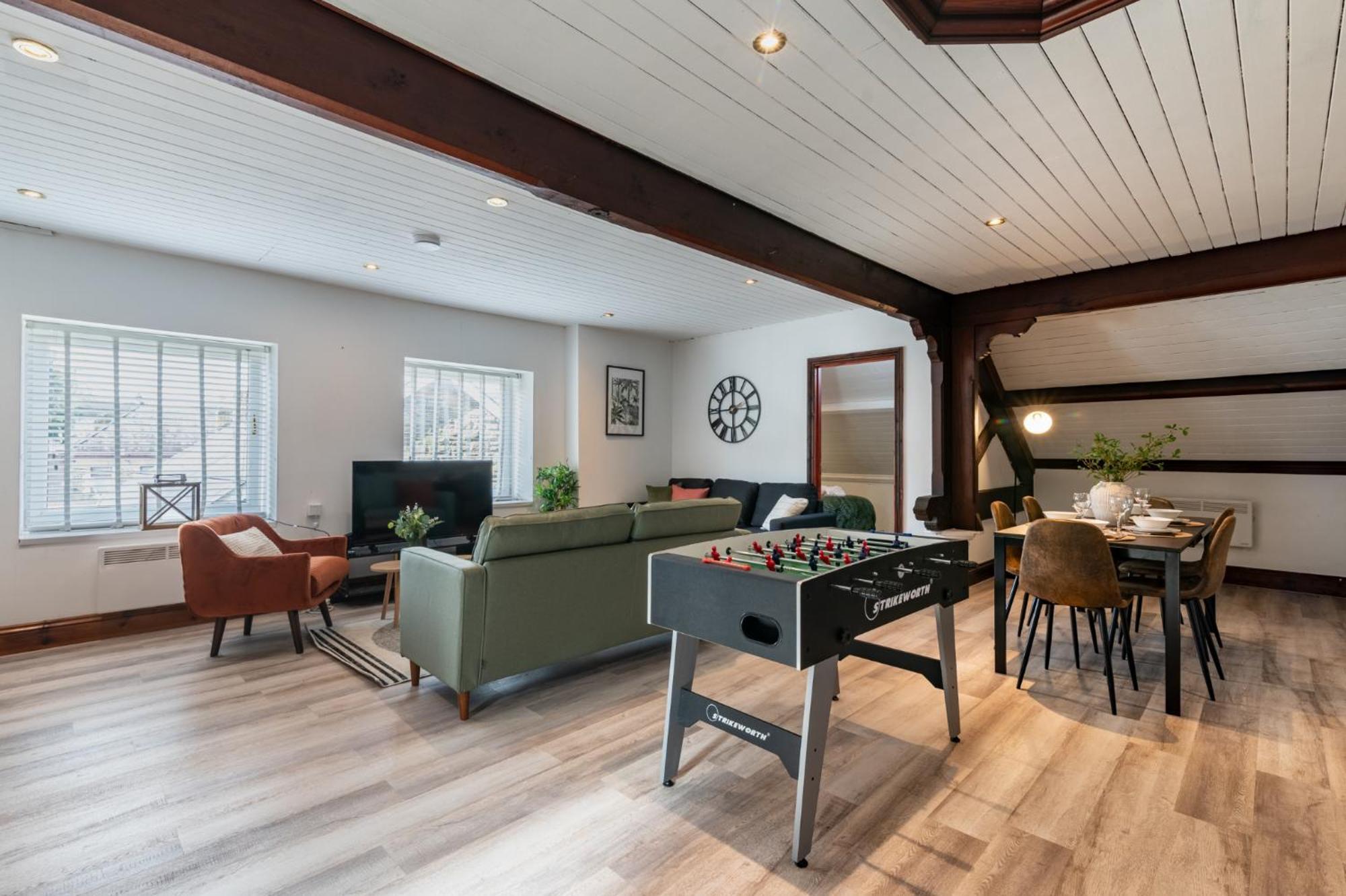Madison House - Converted Church 5 Bed Pontypool Εξωτερικό φωτογραφία